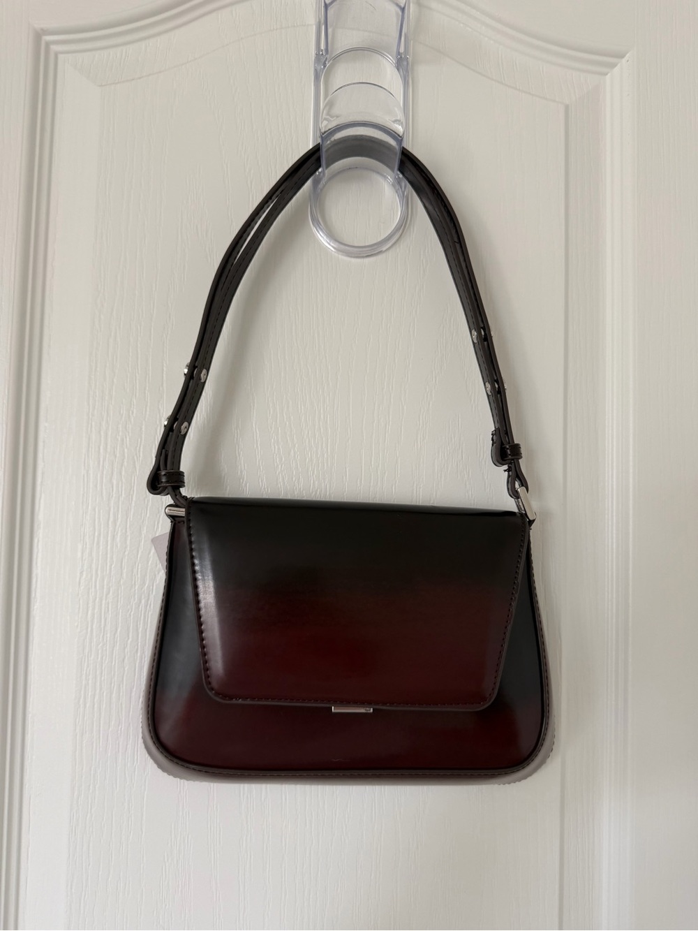 Classic Women's Shoulder Bag in Burgundy Black